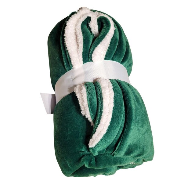Joyland Plush Throw 50"x 60" Soft & Cozy Green Christmas Blanket Sherpa New Belk - Picture 2 of 6